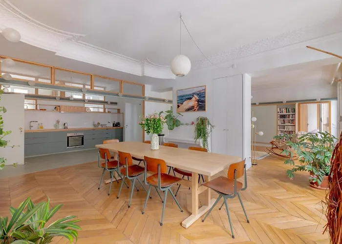 Very Spacious And Stylish Apartment At The Opera.